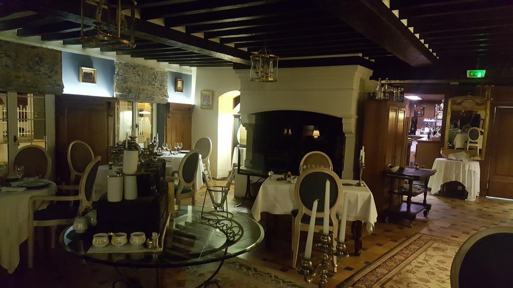 Logis - Hotel & Restaurant Le Gonfalon Germigny-l'Eveque Exterior photo