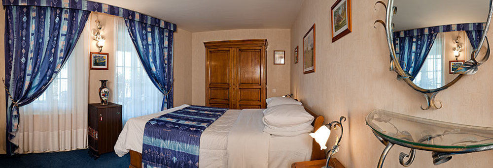 Logis - Hotel & Restaurant Le Gonfalon Germigny-l'Eveque Exterior photo